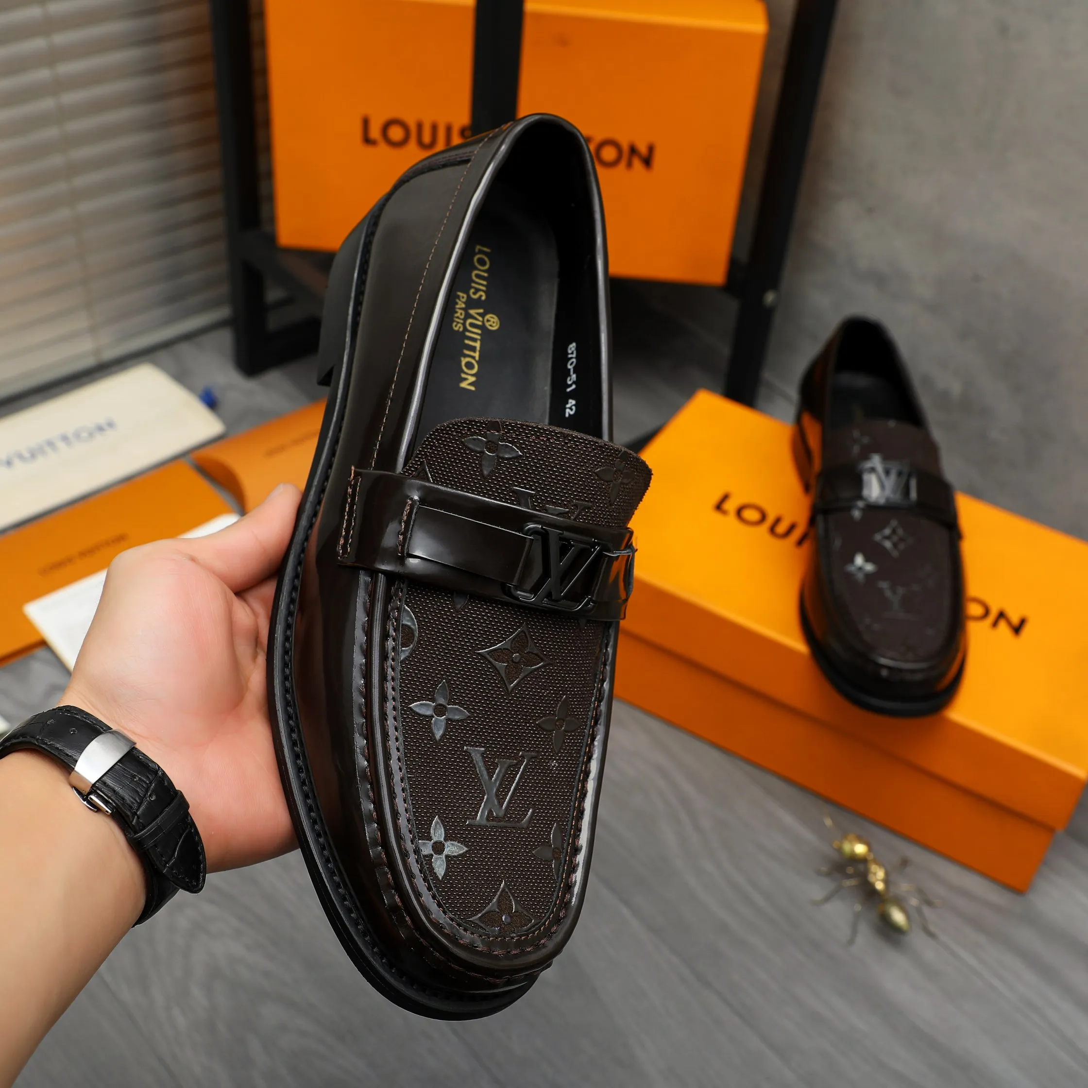 Men's shoes 💰p460 Product trademark: LV "Louis Vuitton" business slip-on leather shoes Regular size: 39-45 (45 is custom-made and non-returnable) Product materials: Selected embossed cowhide upper, cowhide lining, original rubber outsole